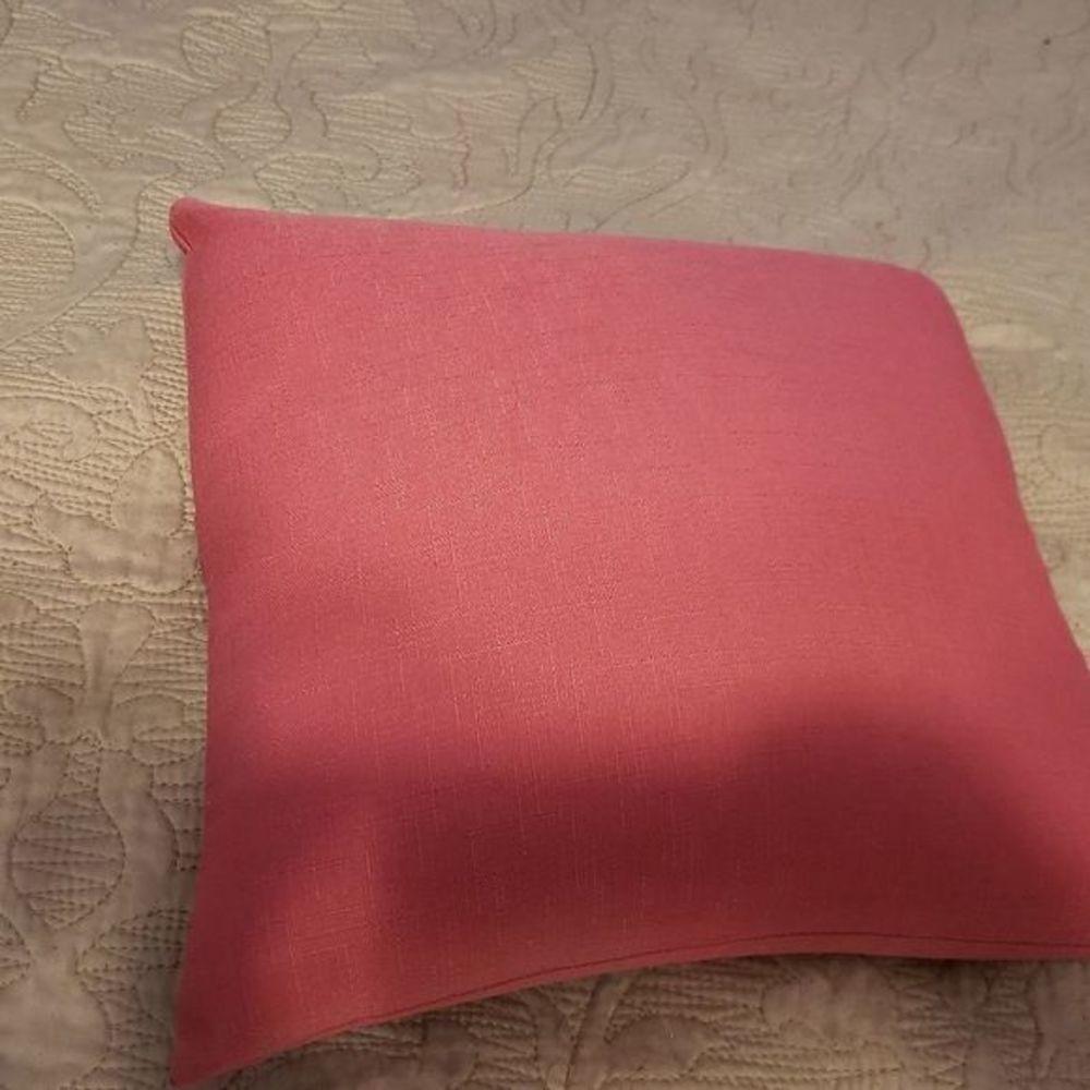 Pain Free Massage Vibrating Pillow, Pink Luxury Battery Pillow. NEVER USED - Picture 6 of 7